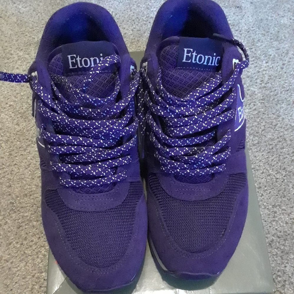 Retro Etonic Sneakers.